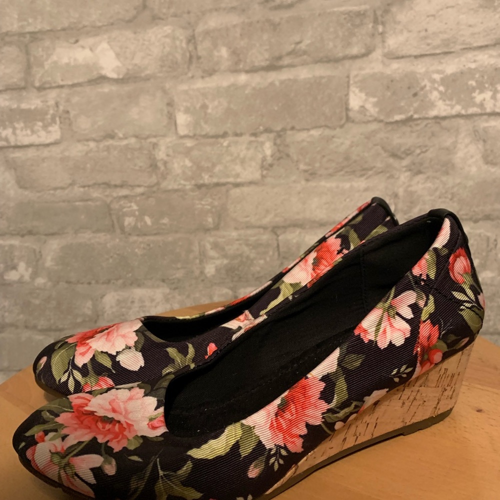 Chelsea floral wedge heels - Picture 2 of 7